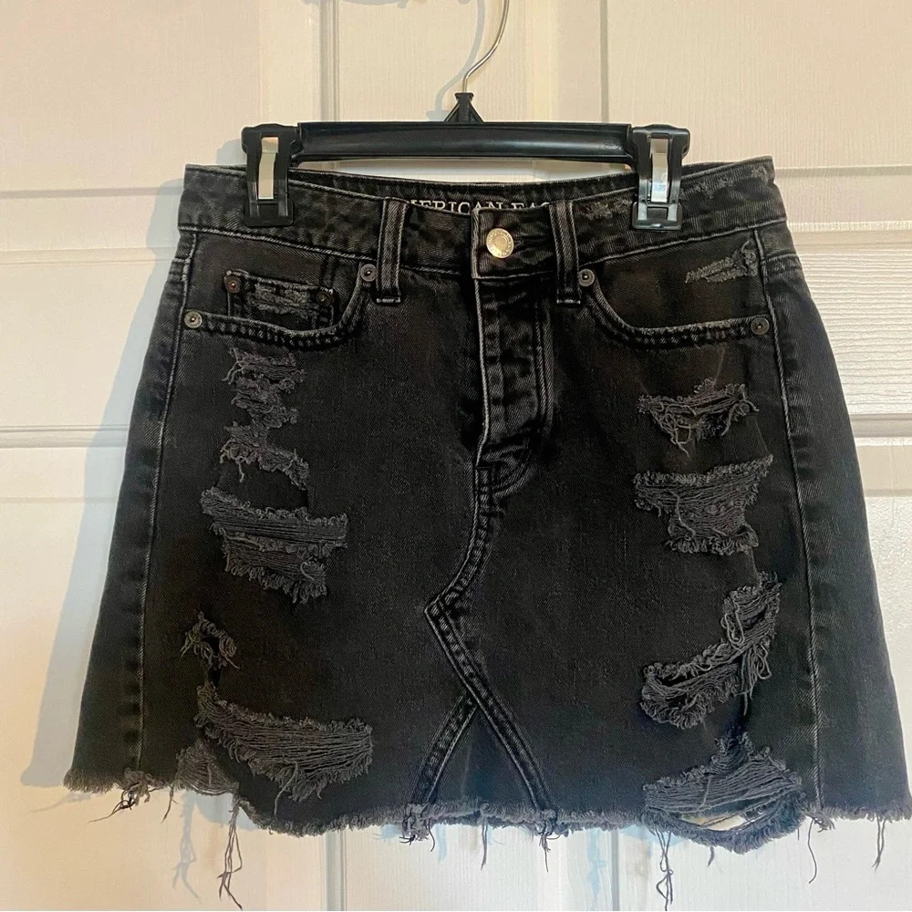 American Eagle Outfitters Women's Black Distressed Denim Jean Skirt